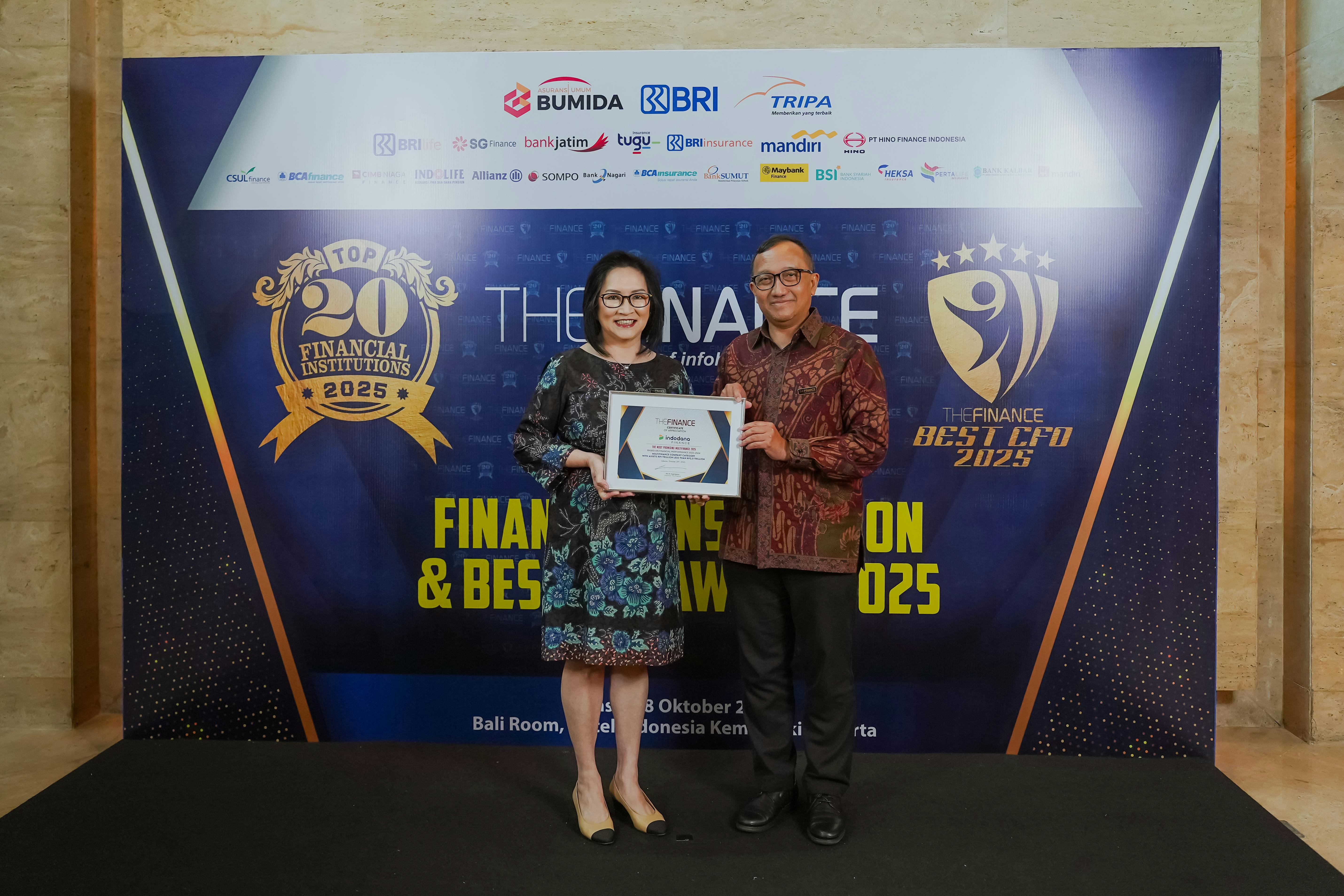 Indodana Finance menerima penghargaan The Finance Award 2025